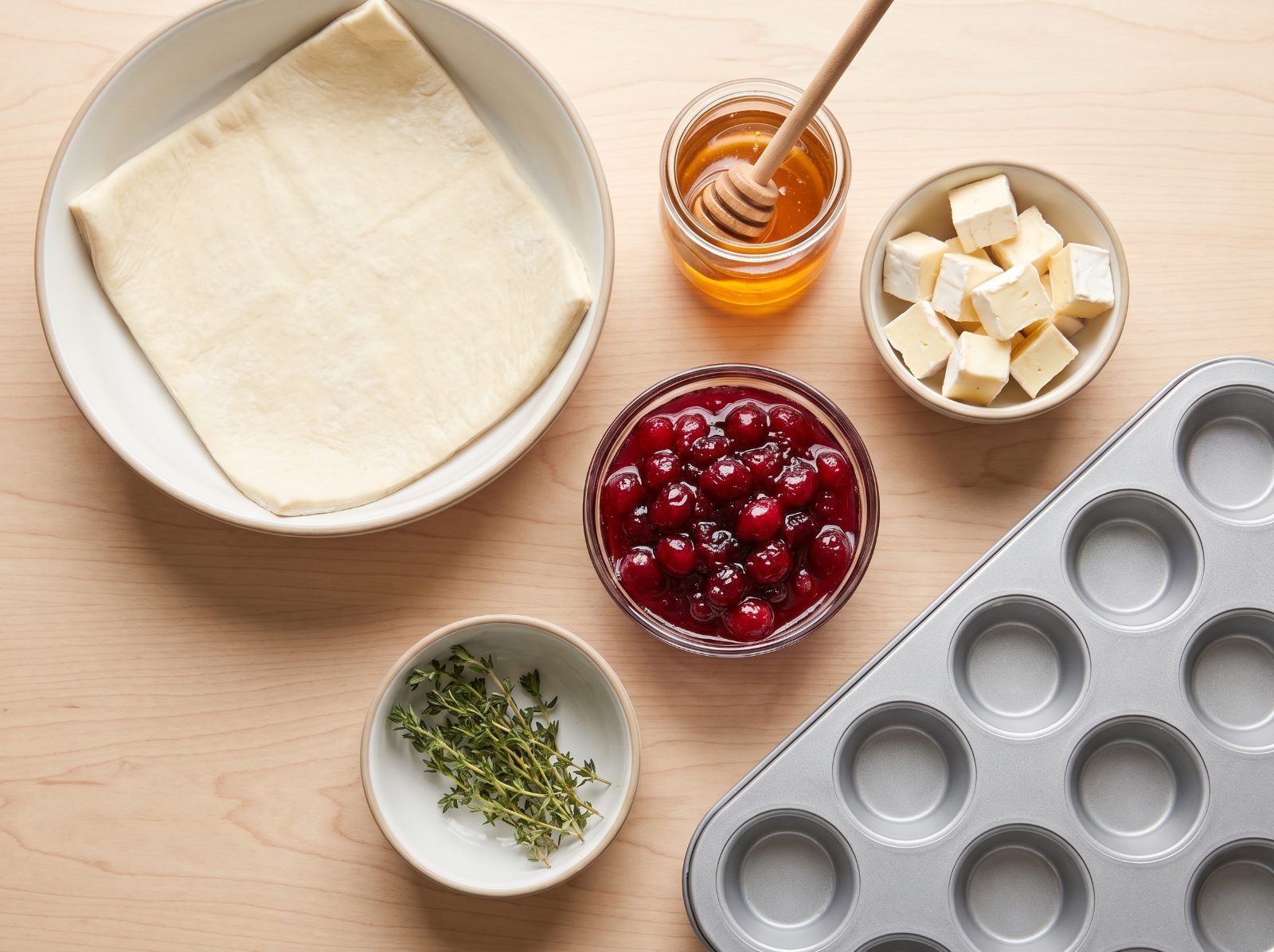 Cranberry Brie Puff Bites with Thyme & Honey ingredients