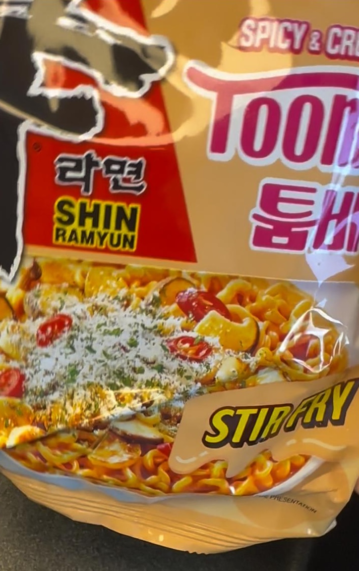Creamy Cheesy Buldak Ramen with Dumplings | Viral Spicy Korean Noodles ingredients